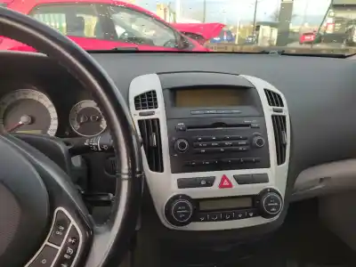 Veicolo di demolizione kia cee´d emotion dell'anno 2008 alimentato d4ea