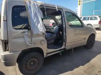 Veículo de Sucata citroen berlingo 2.0 hdi sx plus familiar do ano 2004 alimentado rhy