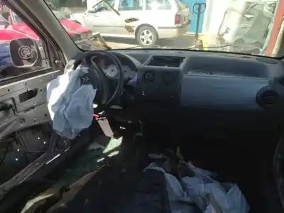 Veículo de Sucata citroen berlingo 2.0 hdi sx plus familiar do ano 2004 alimentado rhy