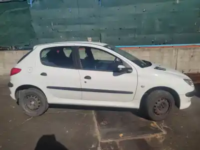 Veicolo di demolizione peugeot 206 berlina xt dell'anno 2000 alimentato wjy