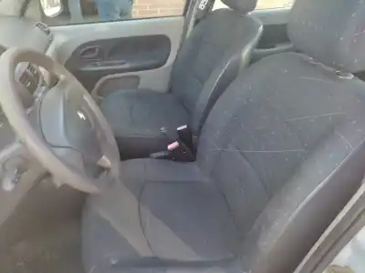 Здавання транспортного засобу renault clio ii fase ii (b/cb0) s року 2001 потужний d4f712