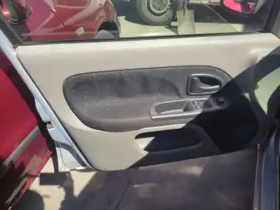 Здавання транспортного засобу renault clio ii fase ii (b/cb0) s року 2001 потужний d4f712