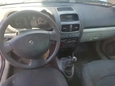 Здавання транспортного засобу renault clio ii fase ii (b/cb0) s року 2001 потужний d4f712