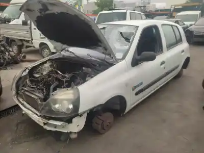 Здавання транспортного засобу RENAULT CLIO II FASE II (B/CB0) 1.5 dCi Diesel року 2003 потужний K9K702