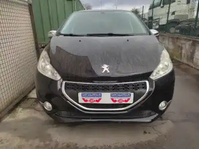 Veicolo di demolizione peugeot 208 style dell'anno 2015 alimentato hm01