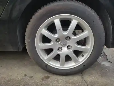 Veicolo di demolizione peugeot 208 style dell'anno 2015 alimentato hm01