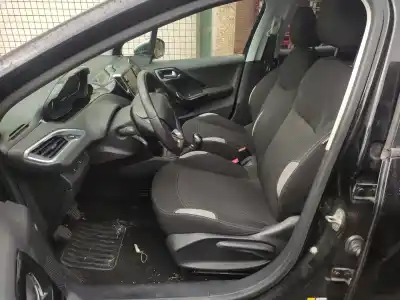 Veicolo di demolizione peugeot 208 style dell'anno 2015 alimentato hm01