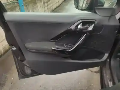 Veicolo di demolizione peugeot 208 style dell'anno 2015 alimentato hm01