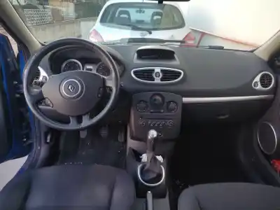 Veículo de Sucata renault clio iii 1.5 dci diesel do ano 2006 alimentado k9k768