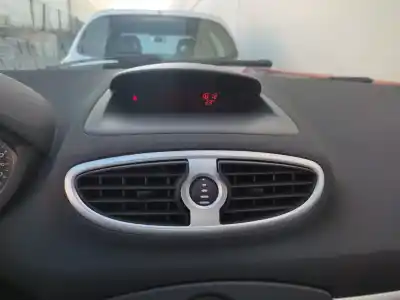 Veículo de Sucata renault clio iii 1.5 dci diesel do ano 2006 alimentado k9k768