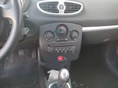 Veículo de Sucata renault clio iii 1.5 dci diesel do ano 2006 alimentado k9k768