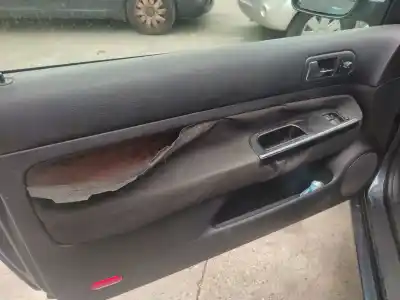 Veículo de Sucata volkswagen golf iv (1j1) 1.6 16v do ano 2000 alimentado aus