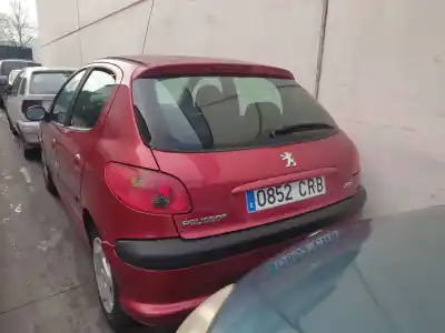 Veículo de Sucata peugeot 206 fastback (2a/c) 1.4 i do ano 2003 alimentado kfw