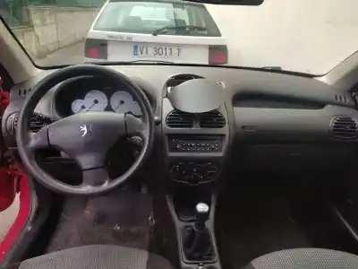 Veículo de Sucata peugeot 206 fastback (2a/c) 1.4 i do ano 2003 alimentado kfw