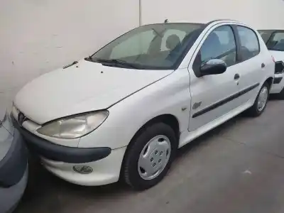 Veículo de Sucata PEUGEOT 206 FASTBACK (2A/C) 1.4 HDI do ano 2000 alimentado WJZ