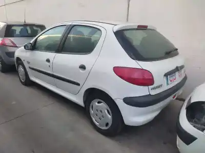 Veículo de Sucata peugeot 206 fastback (2a/c) 1.4 hdi do ano 2000 alimentado wjz