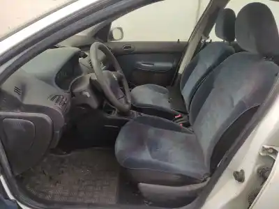 Veículo de Sucata peugeot 206 fastback (2a/c) 1.4 hdi do ano 2000 alimentado wjz