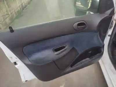 Veículo de Sucata peugeot 206 fastback (2a/c) 1.4 hdi do ano 2000 alimentado wjz