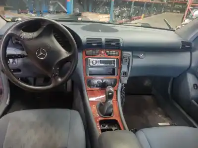 Scrapping Vehicle mercedes-benz clase c (w203) c 200 cdi (203.004) of the year 2002 powered 611962