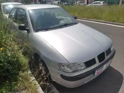 Veículo de Sucata seat ibiza ii (6k1) 1.4 i do ano 2000 alimentado akk