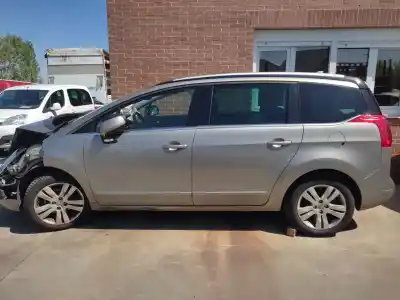 Veicolo di demolizione peugeot 5008 (0u_, 0e_) 1.6 hdi dell'anno 2013 alimentato 9h05