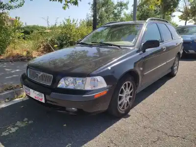 Здавання транспортного засобу VOLVO V40 RANCHERA FAMILIAR (645)  року 2002 потужний B 4184 SJ