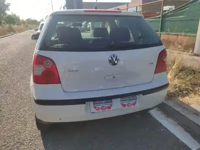 Veículo de Sucata volkswagen polo (9n_, 9a_) 1.2 12v do ano 2002 alimentado azq
