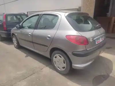 Veículo de Sucata peugeot 206 fastback (2a/c) 1.4 hdi eco 70 do ano 2004 alimentado 8hx