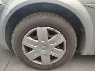 Veicolo di demolizione renault megane ii sedán (lm0/1_) 1.9 dci (lm0g, lm1g, lm2c) dell'anno 2005 alimentato f9q800