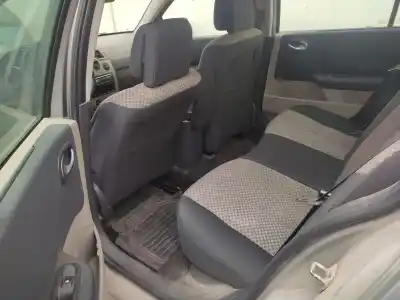 Veicolo di demolizione renault megane ii sedán (lm0/1_) 1.9 dci (lm0g, lm1g, lm2c) dell'anno 2005 alimentato f9q800