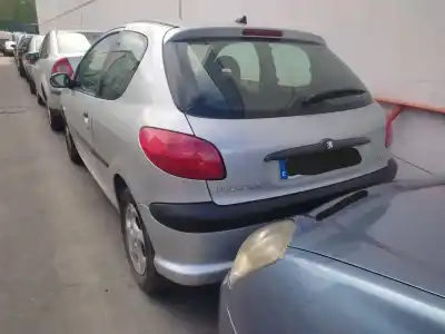 Sloopvoertuig peugeot 206 fastback (2a/c) 1.4 i van het jaar 2002 aangedreven kfw