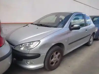 Sloopvoertuig PEUGEOT 206 FASTBACK (2A/C)  van het jaar 2002 aangedreven KFW