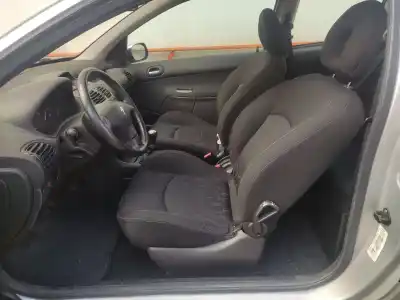 Sloopvoertuig peugeot 206 fastback (2a/c) 1.4 i van het jaar 2002 aangedreven kfw