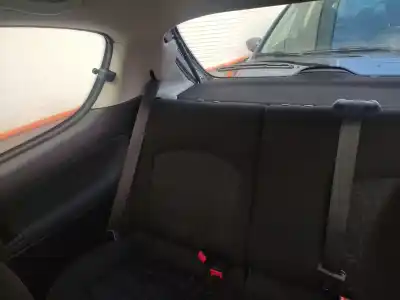 Sloopvoertuig peugeot 206 fastback (2a/c) 1.4 i van het jaar 2002 aangedreven kfw