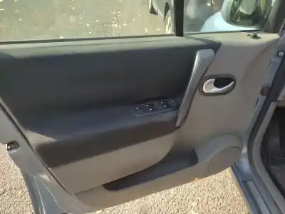 Veículo de Sucata renault scénic ii (jm0/1_) 1.9 dci (jm0g, jm12, jm1g, jm2c) do ano 2005 alimentado f9q812