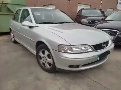 Verschrottungsfahrzeug OPEL VECTRA B (J96) 1.8 I 16V (F19) des Jahres 2000 angetrieben X18XE1