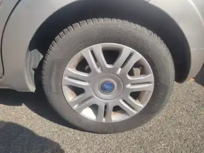 Veículo de Sucata fiat idea (350_) 1.4 16v do ano 2004 alimentado 843a1000