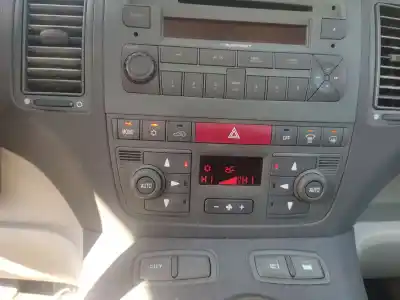 Veículo de Sucata fiat idea (350_) 1.4 16v do ano 2004 alimentado 843a1000