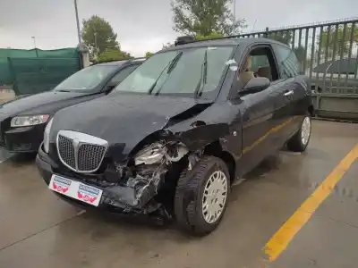 Véhicule à la ferraille LANCIA YPSILON (101)  de l'année 2004 alimenté 188A1000