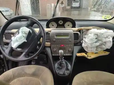 Veicolo di demolizione lancia ypsilon (101) 1.4 16v oro (10.2006->) dell'anno 2004 alimentato 188a1000