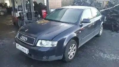 Veículo de Sucata AUDI A4 BERLINA (8E) 1.9 TDI (96kW) do ano 2001 alimentado AWX