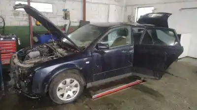Veículo de Sucata AUDI A4 BERLINA (8E) 1.8 T Sport Edition do ano 2001 alimentado AVJ
