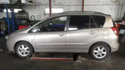 Veículo de Sucata TOYOTA COROLLA (E12) 2.0 D-4D Linea Sol Berlina do ano 2003 alimentado 1CDFTV