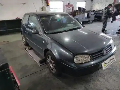 Veículo de Sucata volkswagen golf iv berlina (1j1) advance do ano 2001 alimentado asv