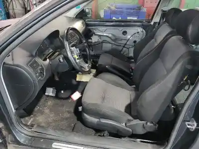 Veículo de Sucata volkswagen golf iv berlina (1j1) advance do ano 2001 alimentado asv