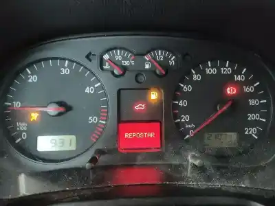 Veículo de Sucata volkswagen golf iv berlina (1j1) advance do ano 2001 alimentado asv