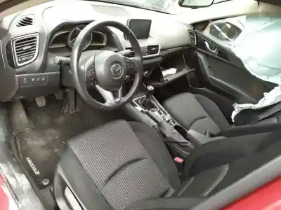 Véhicule à la ferraille mazda 3 lim. () style de l'année 2015 alimenté sh