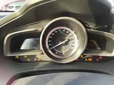 Véhicule à la ferraille mazda 3 lim. () style de l'année 2015 alimenté sh