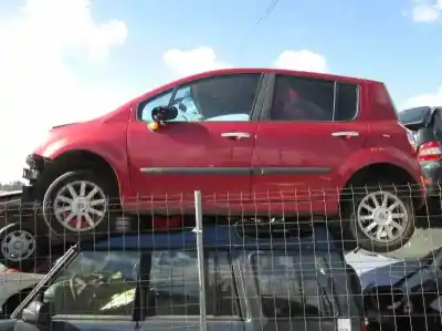 Veículo de Sucata RENAULT MODUS Confort Dynamique do ano 2004 alimentado K9K750