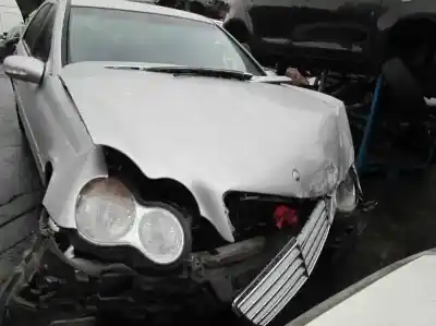 Veículo de Sucata MERCEDES-BENZ CLASE C (W203) C 200 CDI (203.004) do ano 2001 alimentado 611962